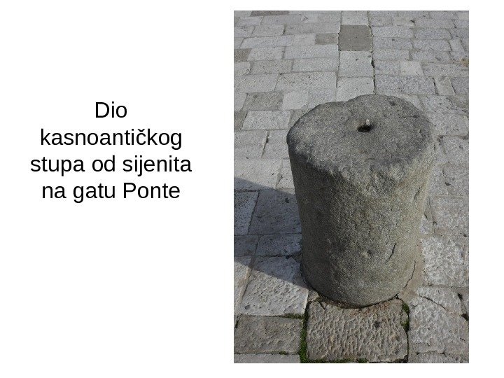 Dio kasnoantičkog stupa od sijenita na gatu Ponte 