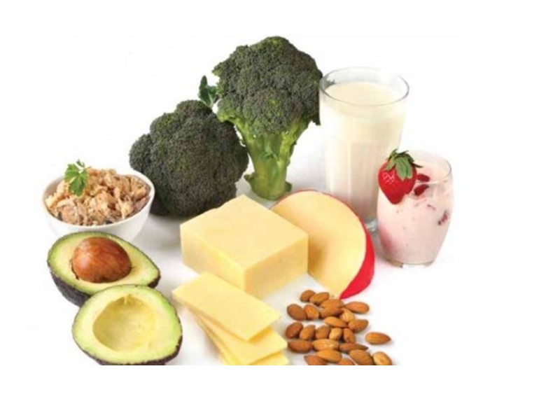 из основных питательных элементов для позвоночника важны белки и жиры. Источники животного белка: яйца,
