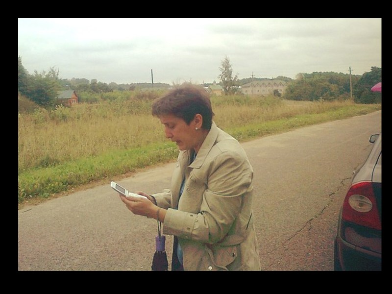 По основному роду деятельности Елена Дмитриевна - преподаватель истории и обществознания с опытом работы