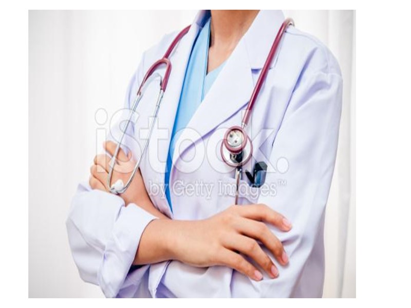 +кадр снизу, фокус на стопку документов