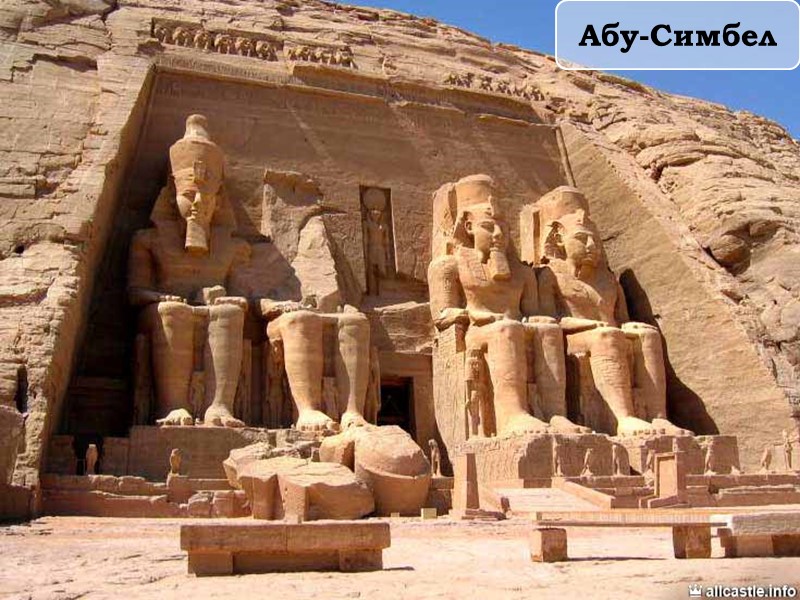 Основание пирамиды Хеопса в два раза превосходит по ширине Красную площадь