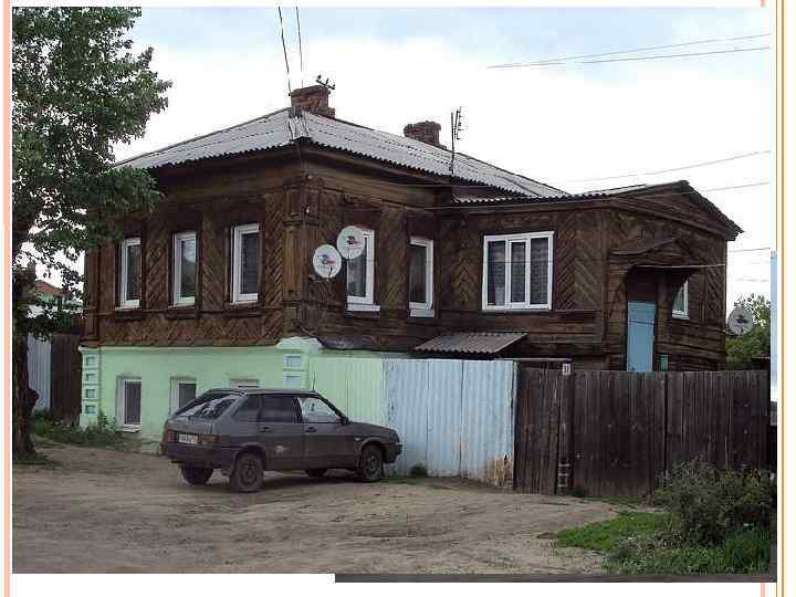 Дома состоятельных владельцев строились в два этажа. На первом этаже размещались кухня, жилище прислуги