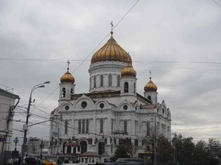 Бассейн «Москва» , теперь здесь стоит вновь Храм Христа Спасителя 