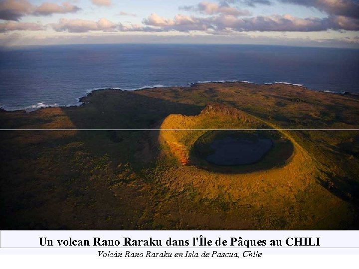 Un volcan Rano Raraku dans l'Île de Pâques au CHILI Volcán Rano Raraku en