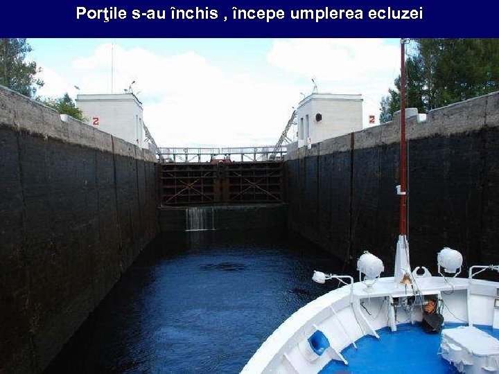 Porţile s-au închis , începe umplerea ecluzei 