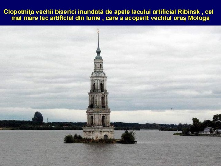 Clopotniţa vechii biserici inundată de apele lacului artificial Ribinsk , cel mai mare lac