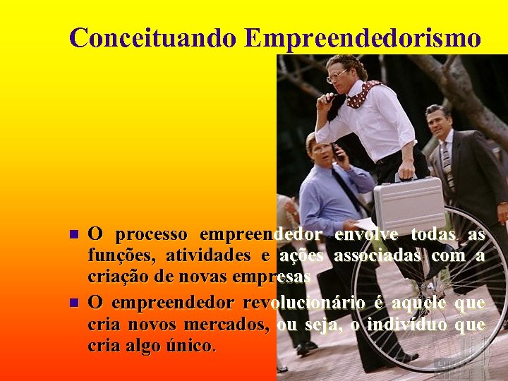 Conceituando Empreendedorismo n n O processo empreendedor envolve todas as funções, atividades e ações