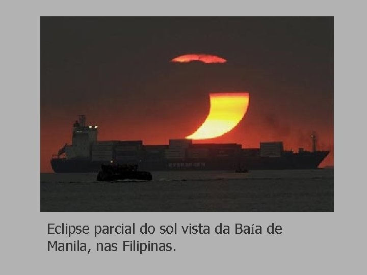 Eclipse parcial do sol vista da Baía de Manila, nas Filipinas. 