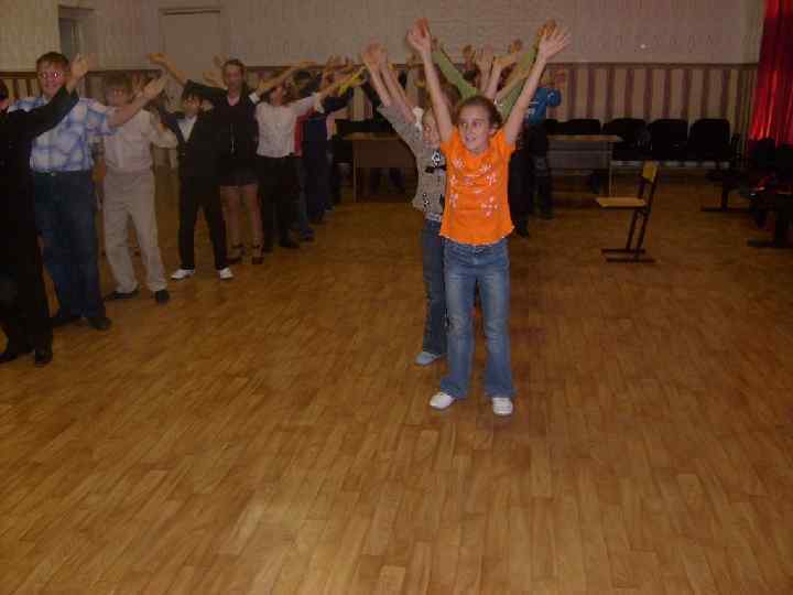 Нам смелым, и сильным, и ловким Со спортом всегда по пути Ребят не страшат