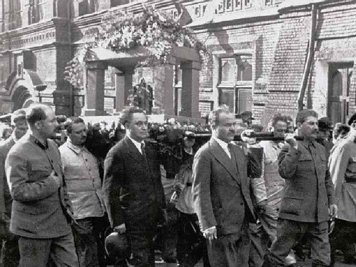 Смерть и похороны 11 мая 1934 года неожиданно умирает сын Горького — Максим Пешков.