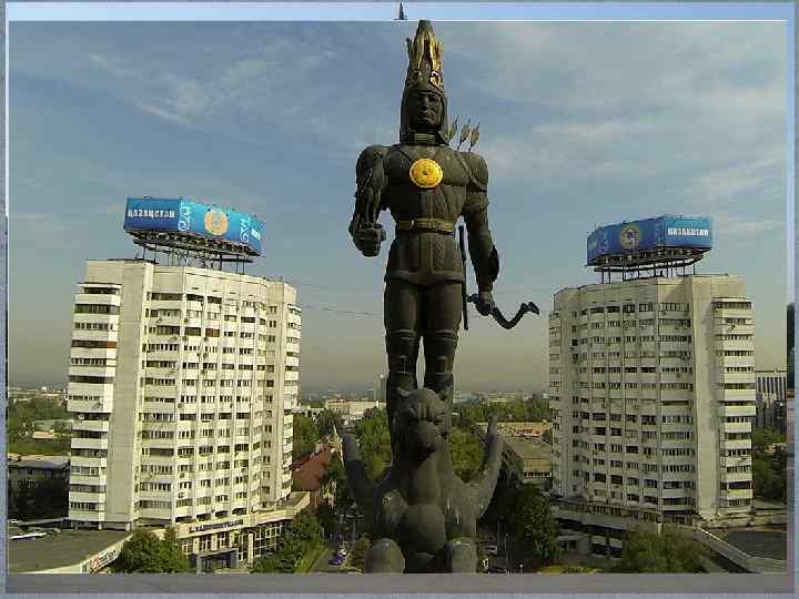 Монумент Независимости Поистине неповторимое сооружение, украшающее площадь Республики, подарил человечеству авторский творческий коллектив под