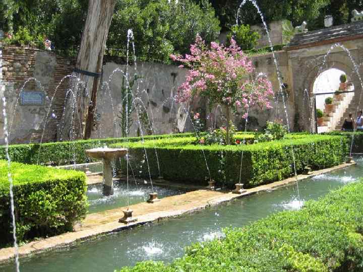 Альгамбра – дворцовый комплекс и крепость, которые были  резиденцией короля и его двора