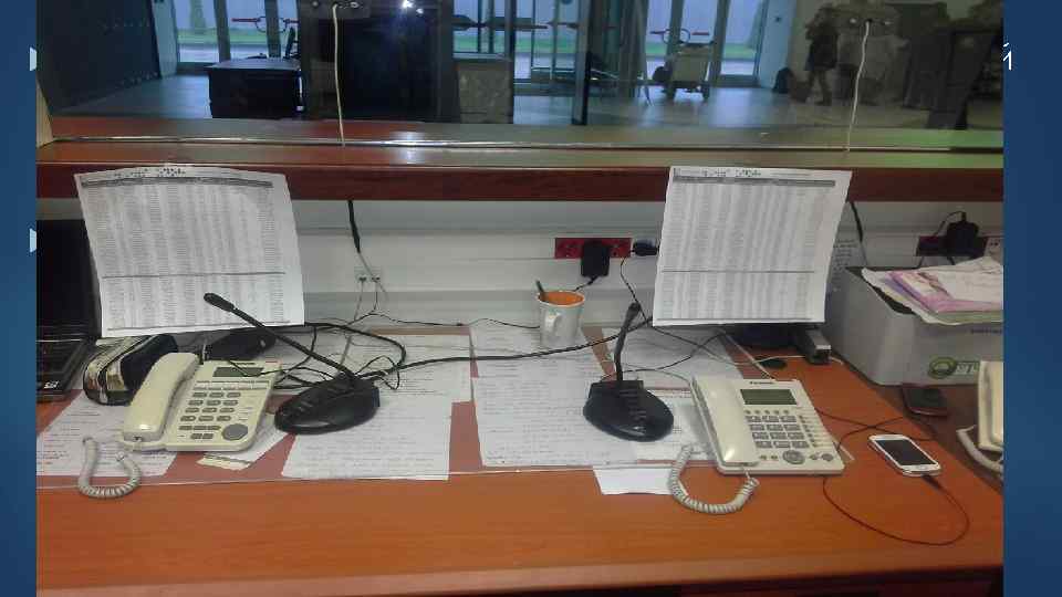  Информационной службе работает диктор который объявляет и дежурный по выдачу справок, который работает