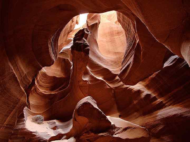 КАНЬОН АНТИЛОПЫ Каньон Антилопы расположен на земле индейцев Навахо, США Каньон Антилопы получил свое