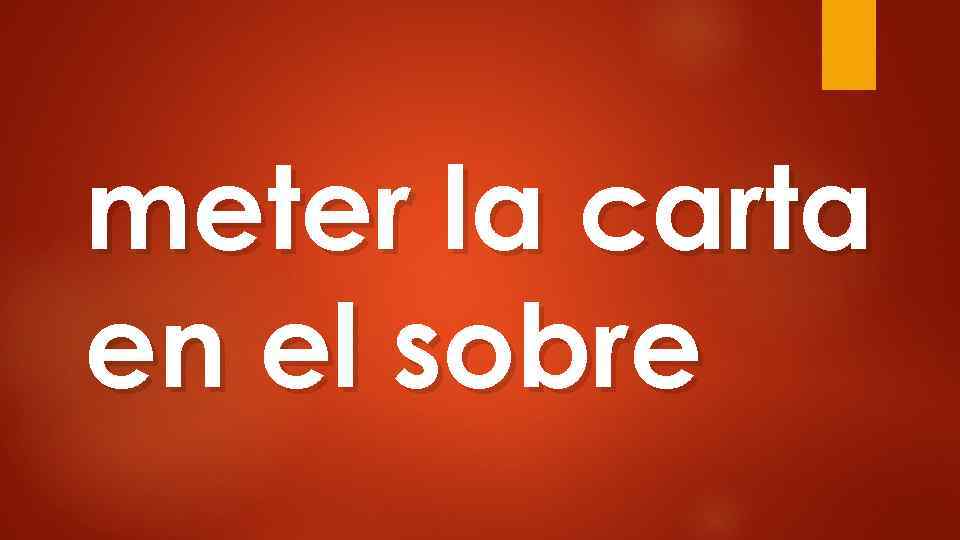 meter la carta en el sobre 