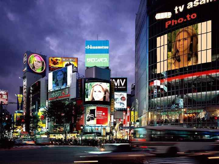 Люби всегда и будь любимой! Естественной, неповторимой! Не трать минуты жизни зря, А остальное