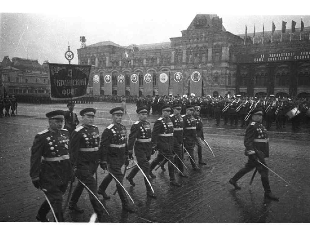 Военный парад 24. Первый парад Победы 24 июня 1945 года. Парад Победы 1945 украинский фронт. Первый парад Победы в Москве 1945.