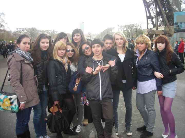 Le weekend les jeunes se reunient tous ensemble chez un d’eux, tandis que les