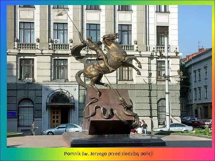 Pomnik św. Jerzego przed siedzibą policji 