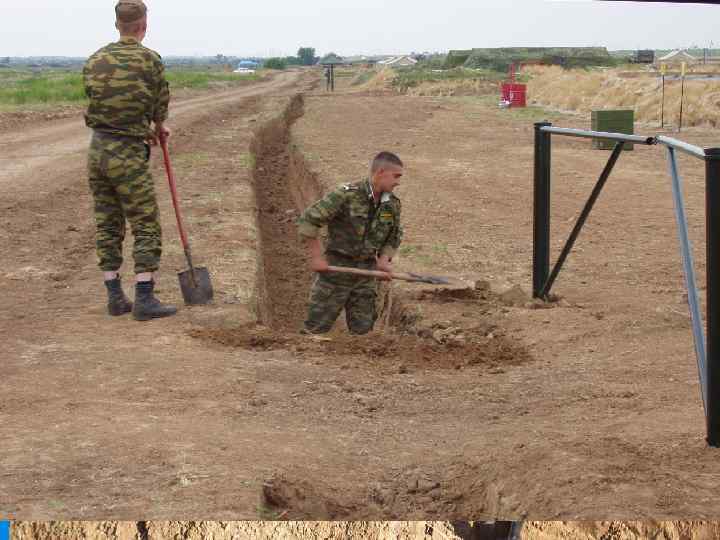 При развертывании личный состав с приданными инженерными средствами производит планировку выделенного участка местности, разбивку