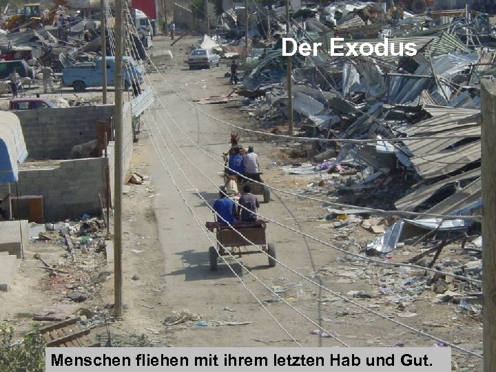 Der Exodus Menschen fliehen mit ihrem letzten Hab und Gut. 