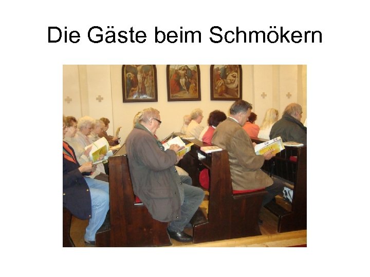 Die Gäste beim Schmökern 