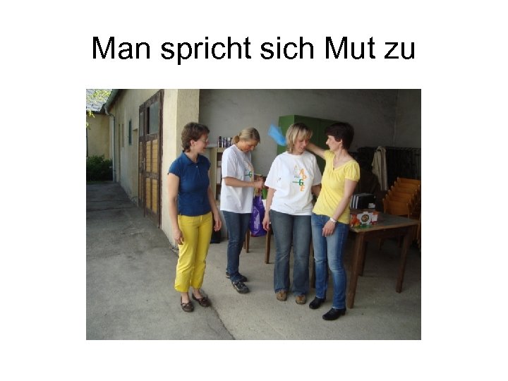 Man spricht sich Mut zu 