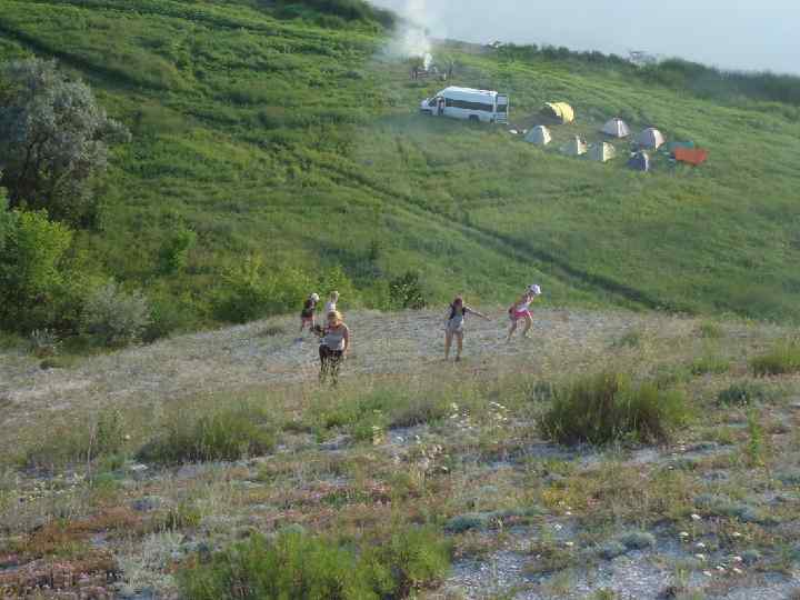 Разбив палаточный лагерь, мы решились покорить меловые «горы» 