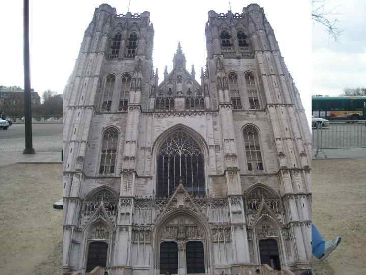 А также я увидел триумфальную арку Парижа, побывал на Эйфелевой башне и увидел великий