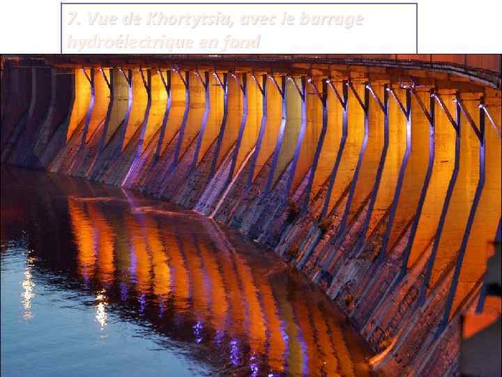 7. Vue de Khortytsia, avec le barrage hydroélectrique en fond 