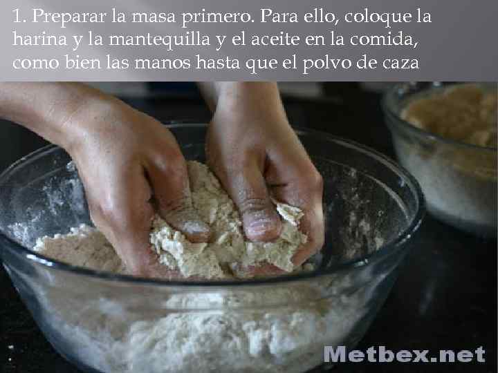 1. Preparar la masa primero. Para ello, coloque la harina y la mantequilla y