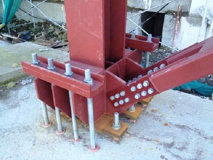 Шарнирные и жёсткие узлы сопряжения ригеля с колонной 