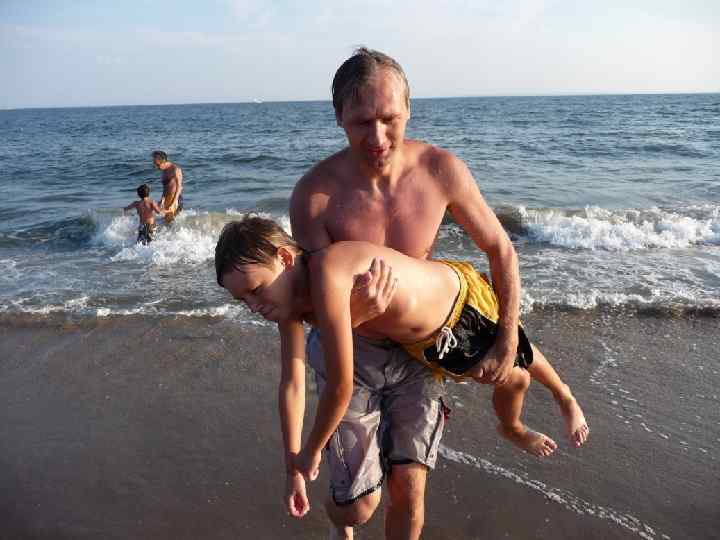 Битый не битого везёт. 