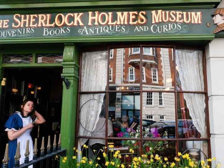  Настоящий номер у дома-музея — № 239, но создатели музея добились специального почтового