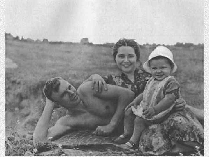 Семья гагарина юрия жена. Семья Юрия Гагарина. Жена Юрия Гагарина. Рост Юрия Гагарина и его жены.