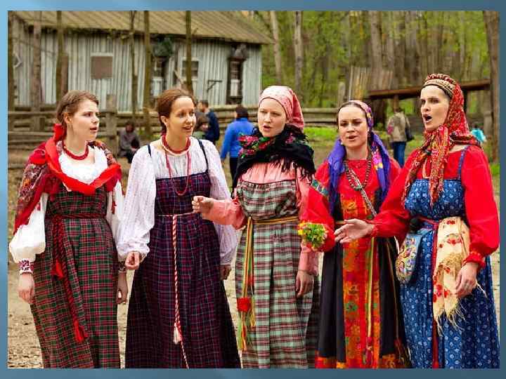 Можно ли вязать на красную горку. Народы Нижегородского Поволжья. Одежда в русском стиле на красную горку. С красной горкой. Красная горка фото.