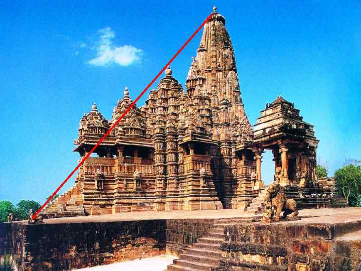 Под прямыми лучами солнца рельеф отбрасывает резкие тени, усиливая и без того выразительную и