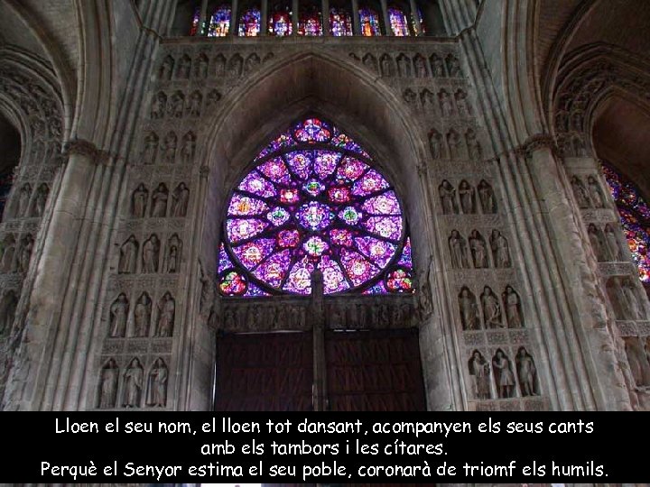 Lloen el seu nom, el lloen tot dansant, acompanyen els seus cants amb els