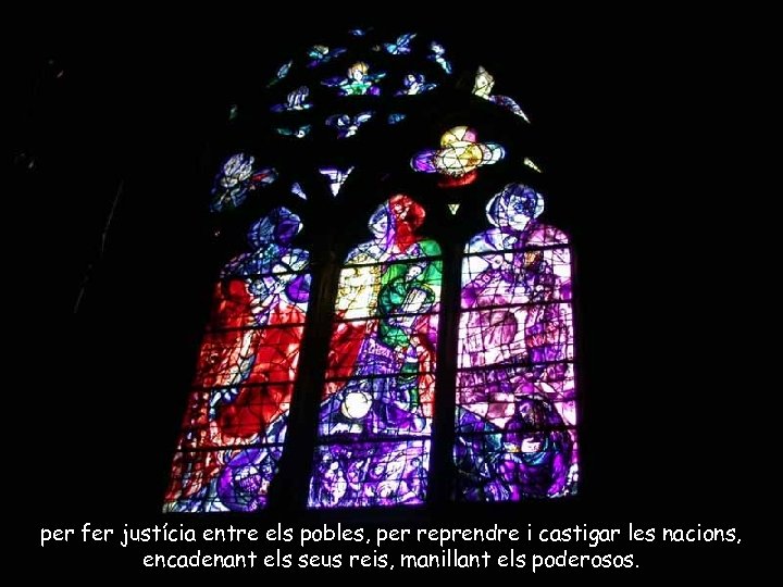 per fer justícia entre els pobles, per reprendre i castigar les nacions, encadenant els