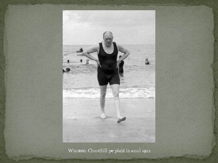 Winston Churchill pe plajă in anul 1922 