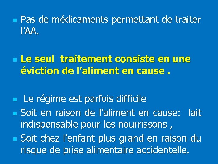 n n n Pas de médicaments permettant de traiter l’AA. Le seul traitement consiste