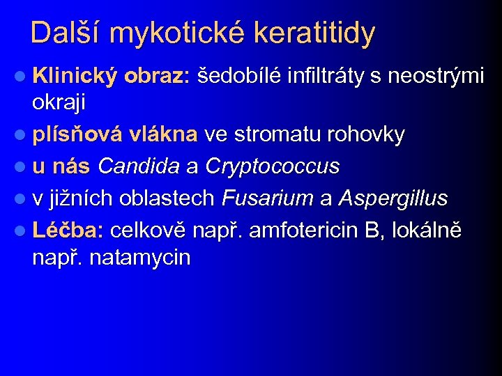 Další mykotické keratitidy l Klinický obraz: šedobílé infiltráty s neostrými okraji l plísňová vlákna