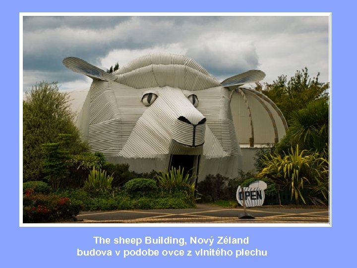 The sheep Building, Nový Zéland budova v podobe ovce z vlnitého plechu. 