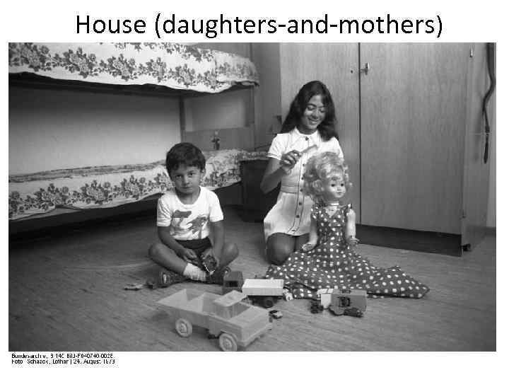 House (daughters-and-mothers) 