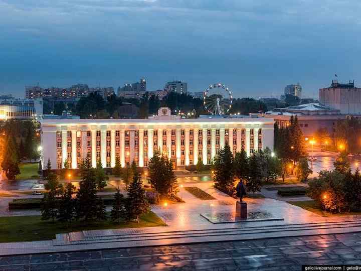 Барнаул Является административным центром Алтайского края. 