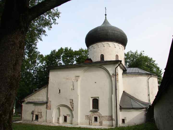 Территория Мирожского монастыря