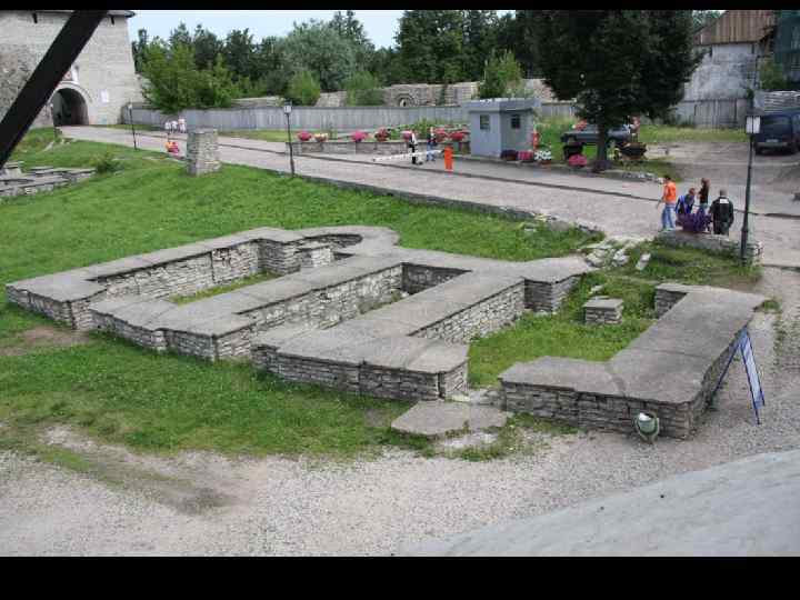 Церковь Дмитрия Солунского (где цветы) 
