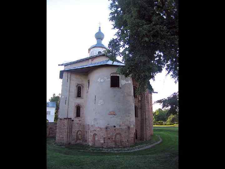Церковь Праскевы Пятницы на торгу. Апсиды. 