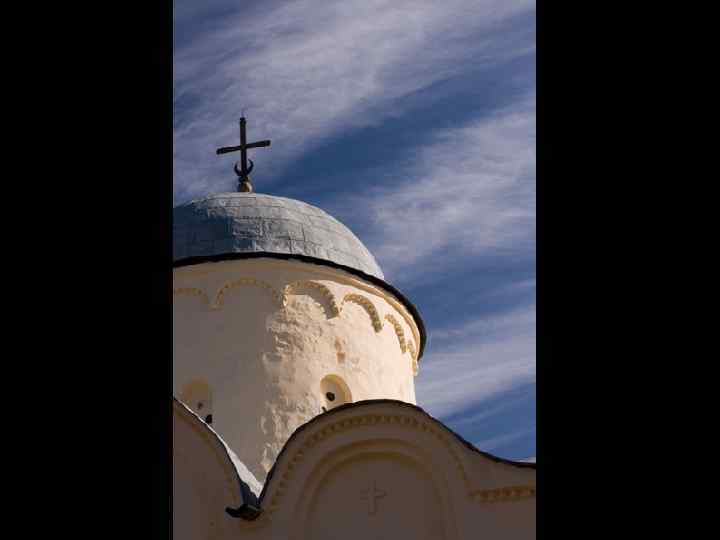 Старая Ладога. Успенская церковь. Барабан, кресты. 