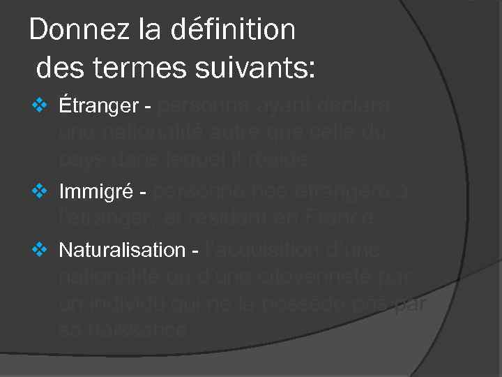Donnez la définition des termes suivants: v Étranger - personne ayant déclaré une nationalité